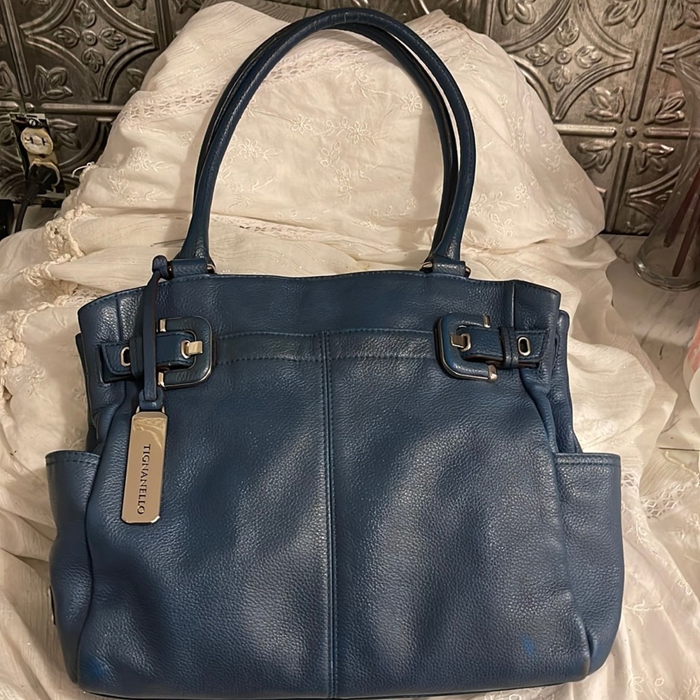 Tignanello blue handbag 2 side pockets magnetic closure many inside pockets